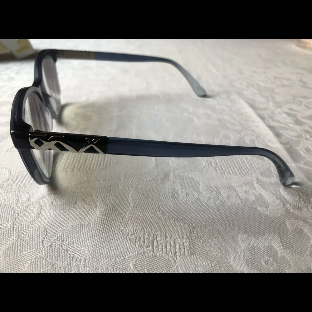 - Brand new Burberry Blue Gradient Woman’s Frame - Picture 4 of 7